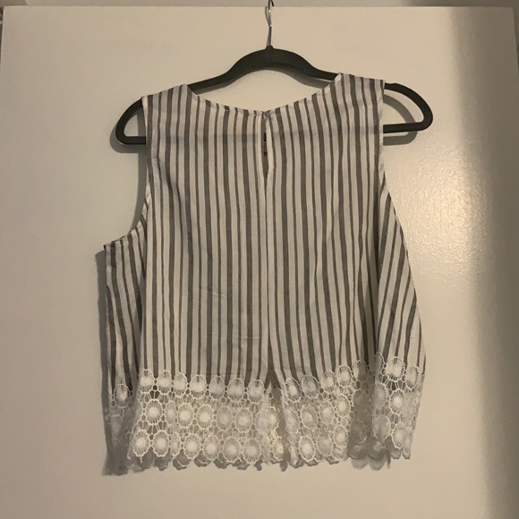 Lacy Crop Top - Picture 4 of 4